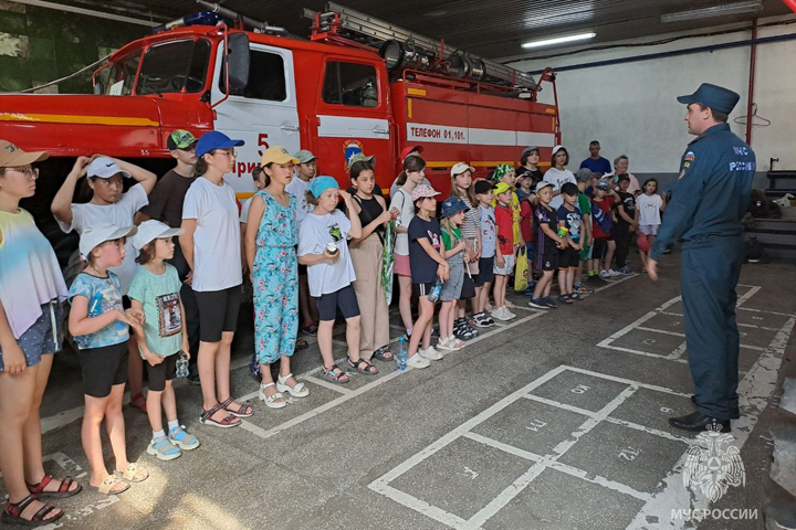 Детей из Пригорска показали пожарную часть